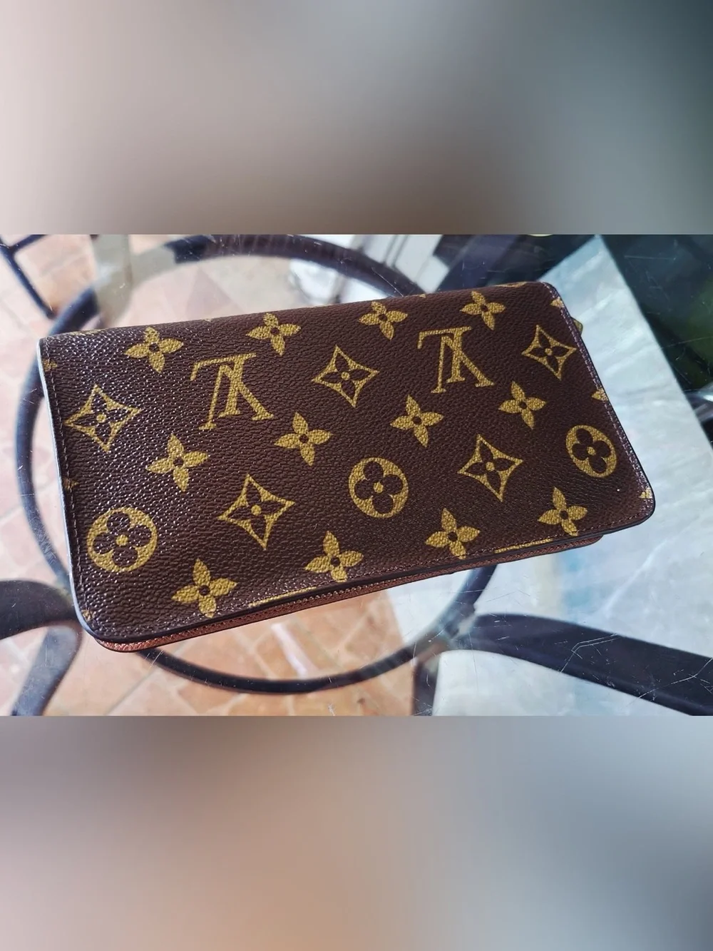 LOUIS VUITTON